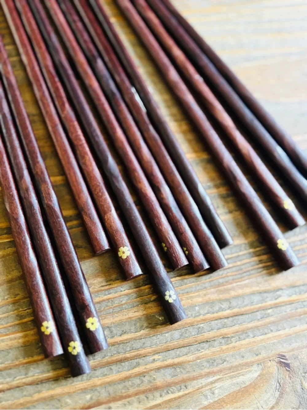 Wooden Floral Accent Chopsticks - 6 chopstick (3 ppl)